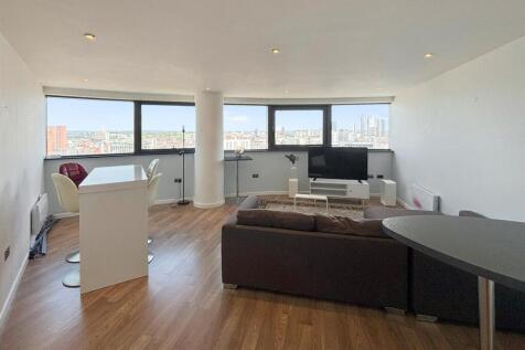 Open Plan Living Room / Dining Area / Kitchen: