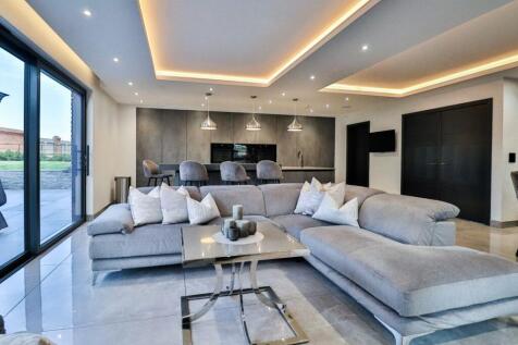 Kitchen/Family room 