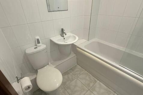 Windsor Court, Dewsbury, WF12 photo 4