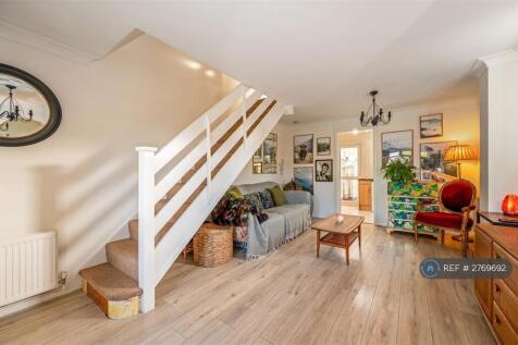 Spacious Bright Lounge