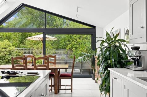 18, Badgers Holt, Tunbridge Wells, TN2 photo 3