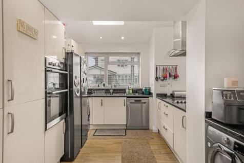 22 Llandegveth Close-12.jpg