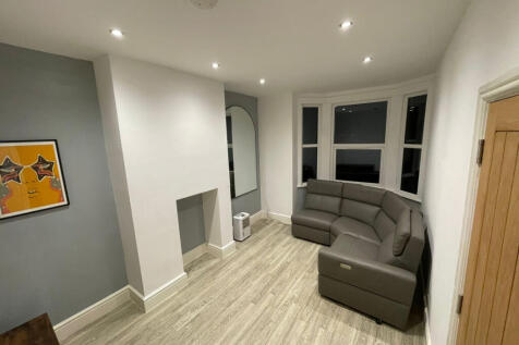 Flat 2, 181 Henwick Road