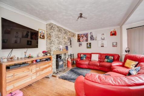OPEN PLAN KITCHEN/DINER AND LIVING ROOM
