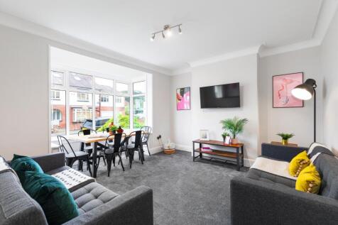 6-bed house on Estcourt Avenue, Leeds, £3,848/mo