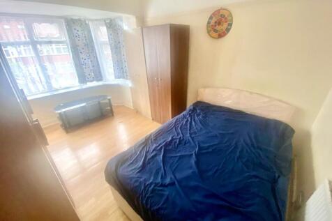 Park Avenue, Southall photo 3