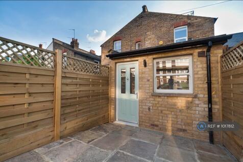 Patio Garden/Parking
