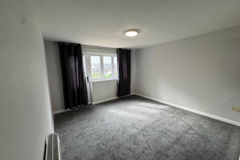 1 Bedroom Ground Floor Flat