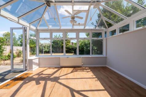 6 Meadow Way, Hitchin-17.jpg