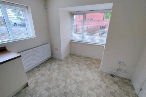 Kellingley Gardens, Bilston, Wolverhampton photo 5