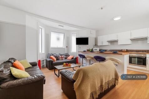 Open Plan Lounge / Kitchen