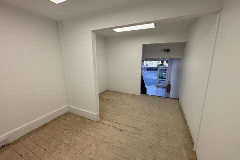 Retail Property (high street) to rent Image 5