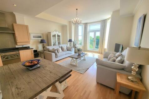 Open-Plan Living Space &amp; Kitchen