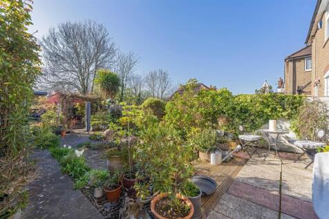60 Bassett Gardens, Isleworth TW7 4QY-33.jpg