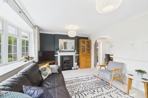 CAM03218G0-PR0565-STILL028