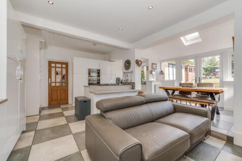 KITCHEN/DINER AND LOUNGE