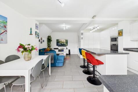 CAM05192G0-PR0150-STILL008