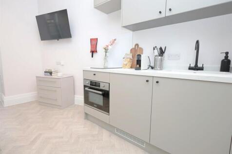 BRIGHTS SHOW FLAT 6.jpg