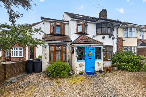6 BEDROOM 4 BATHROOM DETACHED HOUSE IN HOUNSLOW