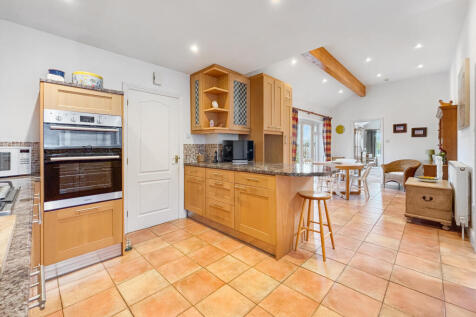 Kitchen/Dining