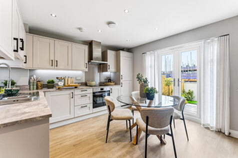 3-bed semi-detached on Vivaduct Place, Truro, £1,450/mo
