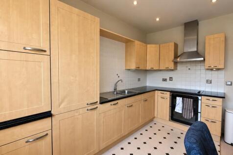 Loyd-Lindsay Square ,Winchester, Unfurnished photo 4