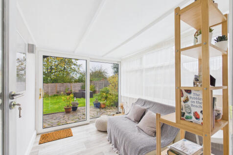 CAM01354G0-PR0611-STILL009