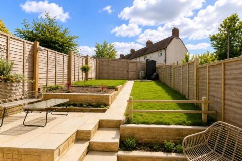 17 Court Orchard - Garden 5.jpeg