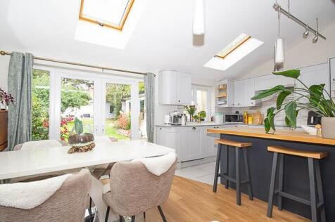 52, Cleevemount Road, Cheltenham, GL52 3HG photo 3