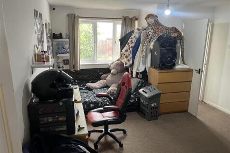 LIVING ROOM .jpeg