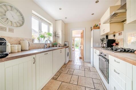 4 bed, 2 bath End of Terrace in belfast - Photo 4