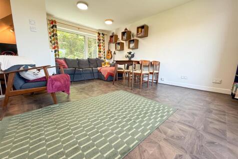 LOUNGE DINING ROOM