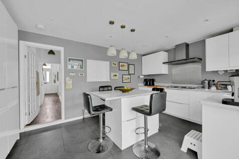 EXTENDED FITTED KITCHEN