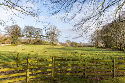 Lodge Park surrou...