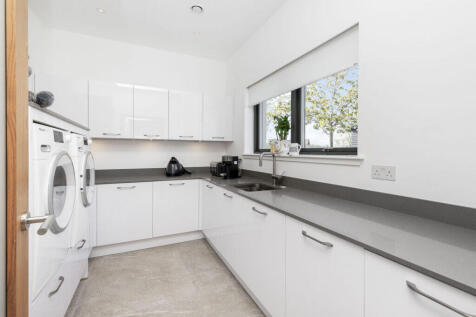 5 bed, 5 bath Detached in Edinburgh - Photo 32