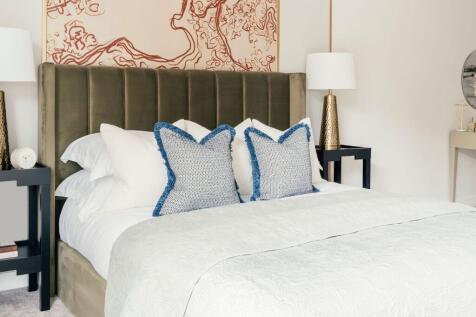 London, W4 - property photo