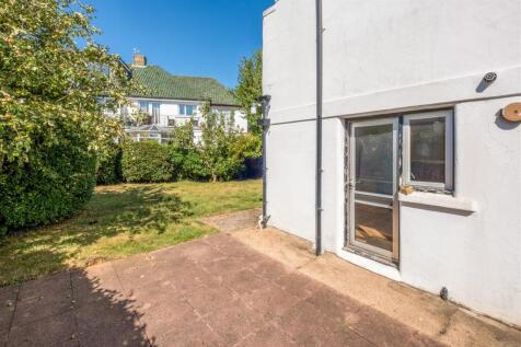 3 Court Farm Road-18.jpg