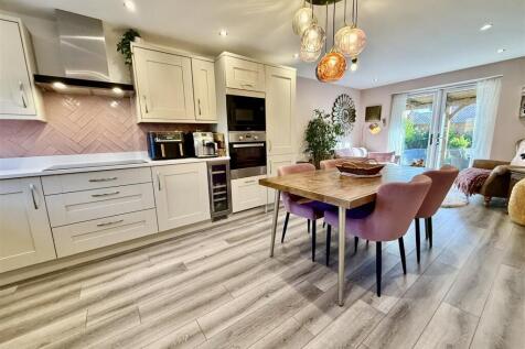 KITCHEN &amp; DINING ROOM