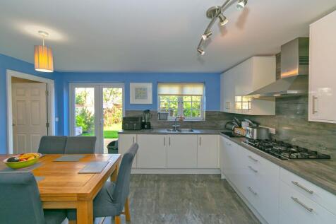 Kitchen/ Breakfast Room