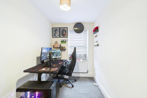 CAM01909G0-PR0432-STILL007