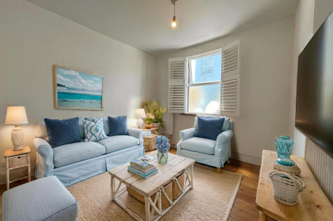e1dd4579-ac4d-4293-acc7-f83657f3c2e9 - Living Room