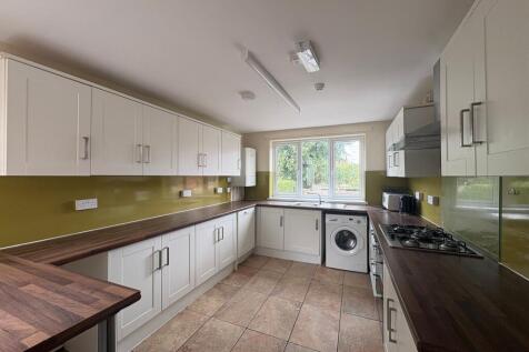 7-bed semi-detached on Melton Road, West Bridgford, £2,578/mo