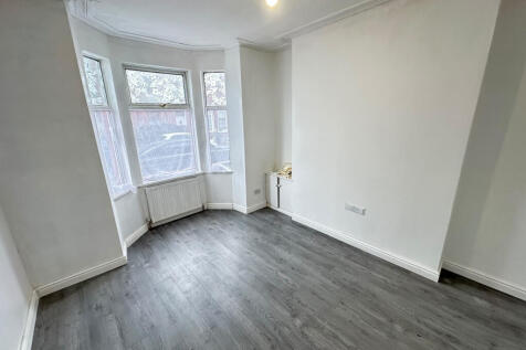 Slade Grove, Manchester, M13 photo 3