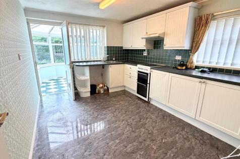 DUAL ASPECT KITCHEN/ BREAKFAST ROOM