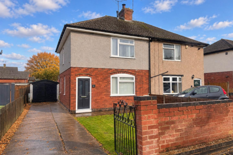 2-bed house on Oldbury Road, Nuneaton, £1,025/mo