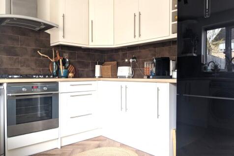 Slattenham Close, Aylesbury, Buckinghamshire photo 4