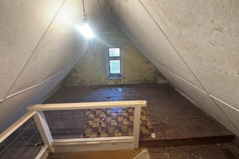 ATTIC ROOM 1