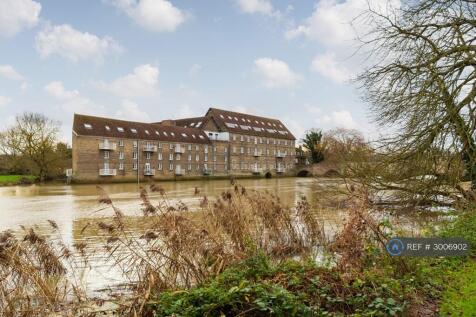 2-bed flat on Bridge Place, Godmanchester, Huntingdon, PE29, £950/mo