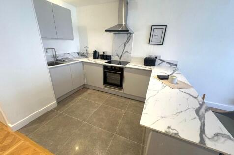 Flat 2, Five Valleys Shopping Centre, Stroud, Gloucestershire, GL5 photo 4