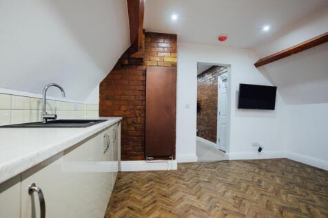 1-bed house on Radmoor Road, Loughborough, £953/mo